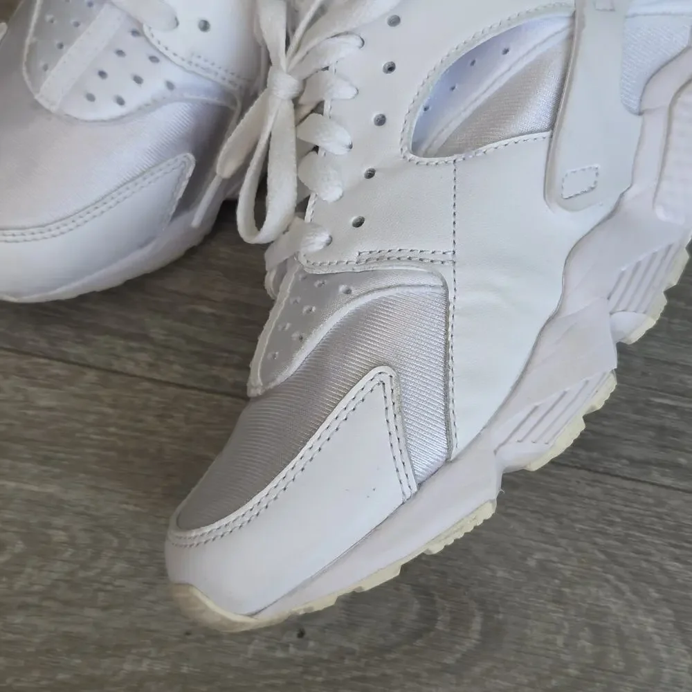 B2 Nike Air Huarache Triple White Women's US 7 Running Shoes (DD1068-102)
